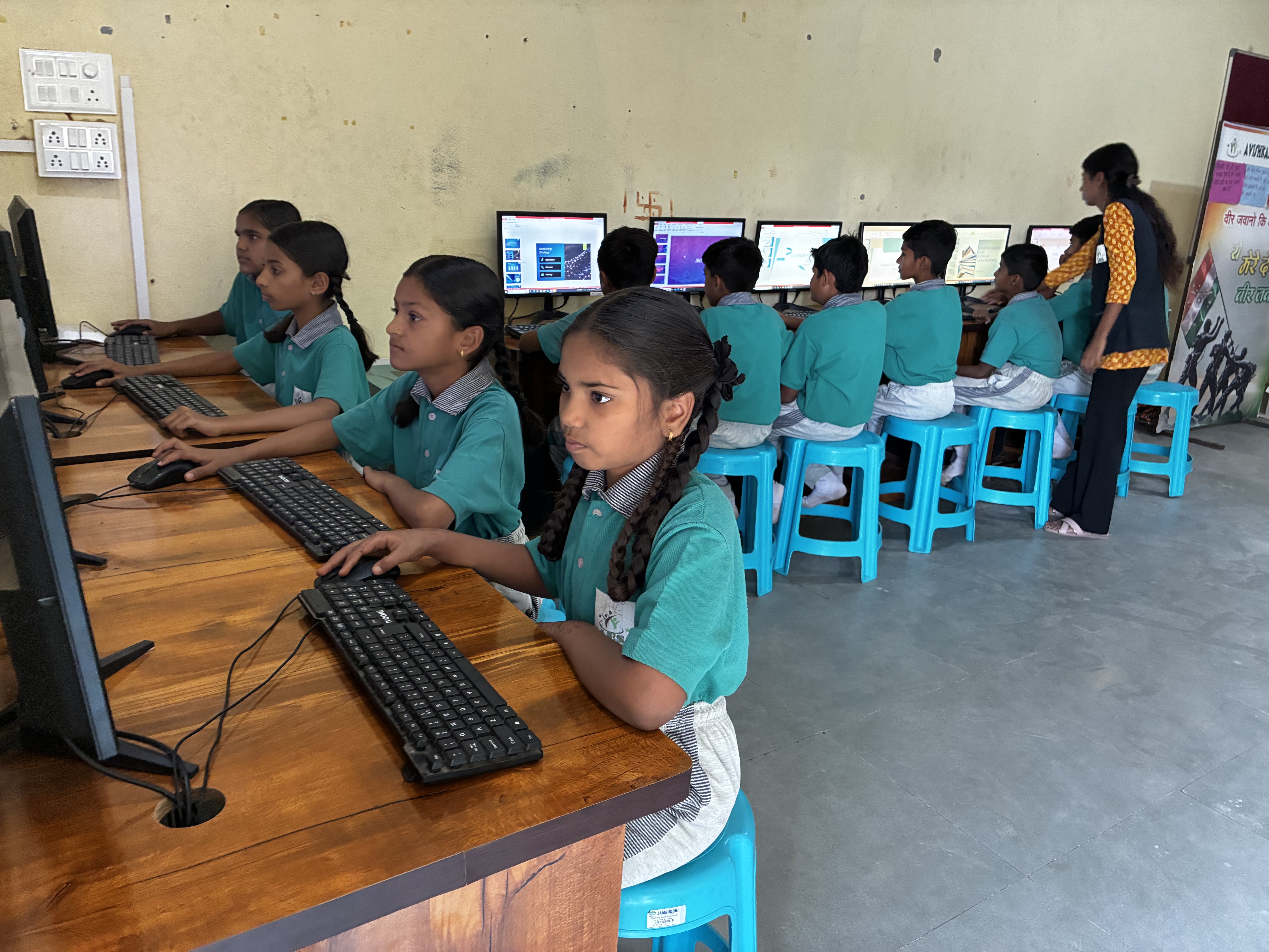 Advanced Computer Lab at Avishkar English School